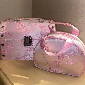 Caboodle set. Silk. Light pink.